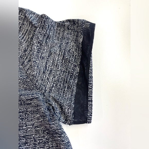 Lululemon Women’s Find Focus Short Sleeve Shirt Twillines Ice Grey Black sz 6 - Picture 7 of 9